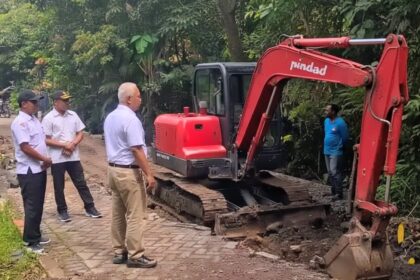Ketua DPRD Cek Jalan dan Jembatan di Ngawi Ambrol Diterjang Cuaca Buruk