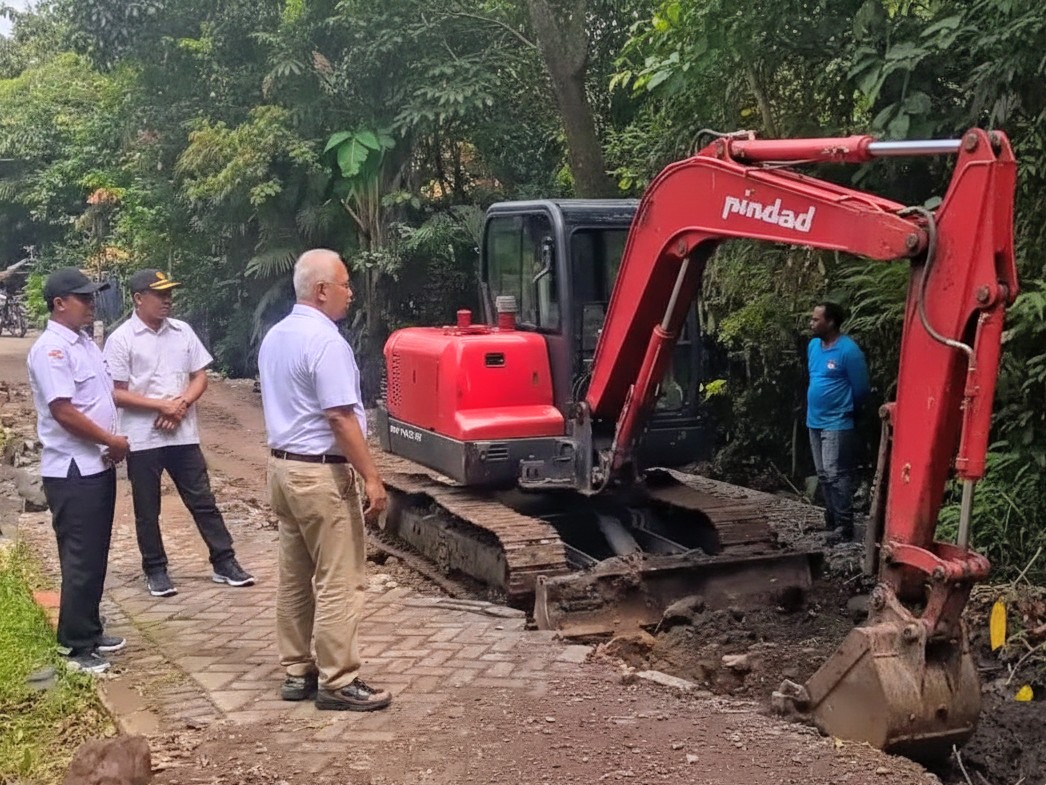 Ketua DPRD Cek Jalan dan Jembatan di Ngawi Ambrol Diterjang Cuaca Buruk